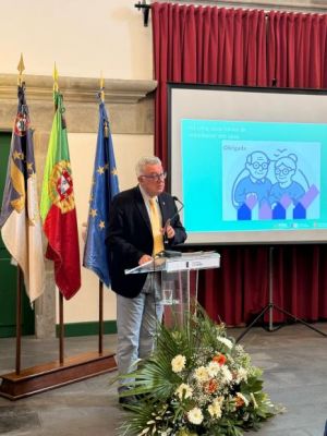 "Novos Idosos" &eacute; um &ldquo;programa estruturante para a sociedade a&ccedil;oriana para enfrentar a transi&ccedil;&atilde;o demogr&aacute;fica&rdquo;, considera Artur Lima